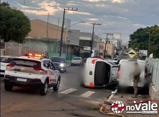 Colisão entre dois veículos deixa homem ferido no Centro de Campos Novos