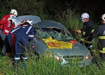 Saída de pista deixa duas pessoas feridas na BR-153, em Concórdia