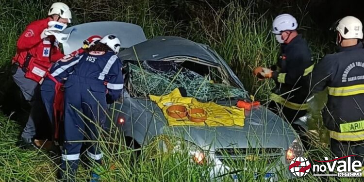 Saída de pista deixa duas pessoas feridas na BR-153, em Concórdia