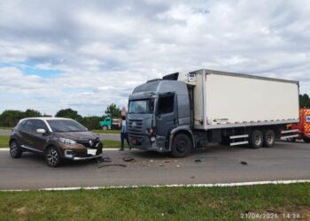 Acidente na BR-282 envolve caminhão e dois carros em Campos Novos