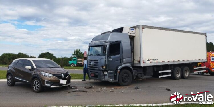 Acidente na BR-282 envolve caminhão e dois carros em Campos Novos