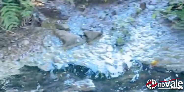 PM Ambiental identifica despejo de resíduos em rio de Joaçaba