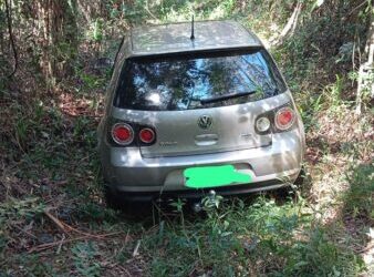 Golf furtado em Ouro é localizado abandonado em área de mata em Capinzal