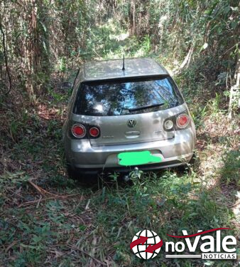 Golf furtado em Ouro é localizado abandonado em área de mata em Capinzal