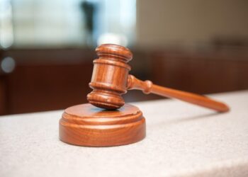 Padrasto e mãe são condenados a 78 anos por abusos e violência psíquica no Meio-Oeste