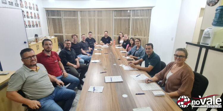 Participação ativa da diretoria marca reunião da CDL e impulsiona planejamento anual