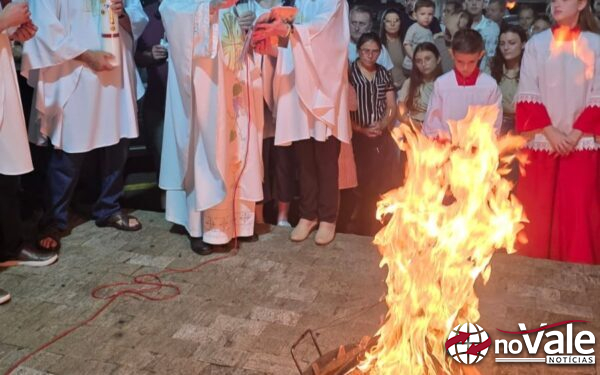 Vigília Pascal celebra a ressurreição de Cristo e reúne fiéis em Capinzal