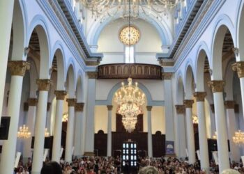 Celebração da Paixão de Cristo marca Sexta-feira Santa e dá sequência ao Tríduo Pascal na Paróquia São Paulo Apóstolo