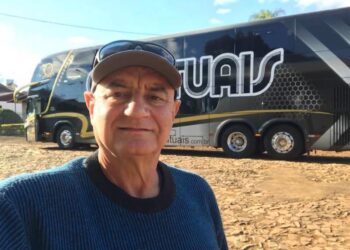 Pino, ex-Os Atuais, inicia turnê internacional pela Europa com clássicos da banda