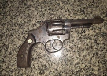 Homem é preso por ameaçar ex-companheira com arma de fogo e adaga em Herval d’Oeste