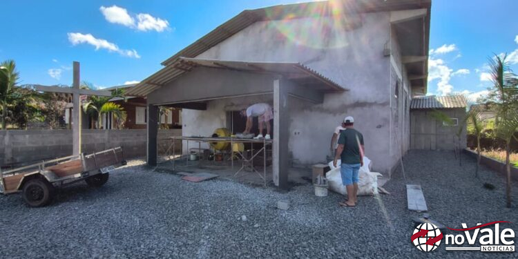 Retomada das obras da capela no Loteamento João Lanhi impulsiona almoço caboclo para arrecadar recursos