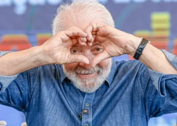 Governo propõe salário mínimo de R$ 1.717 para 2027