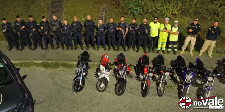 Empinar moto e cortar giro: ‘rolezinho’ na madrugada acaba com 32 autuações em Joinville
