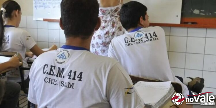 Pé-de-Meia reduz abandono escolar no ensino médio em 43% em dois anos