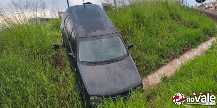 Veículo sai da pista na SC-467 em Capinzal